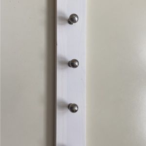 IKEA LURT / BAGGANÄS
Rack with 6 knobs, white/stainless steel color